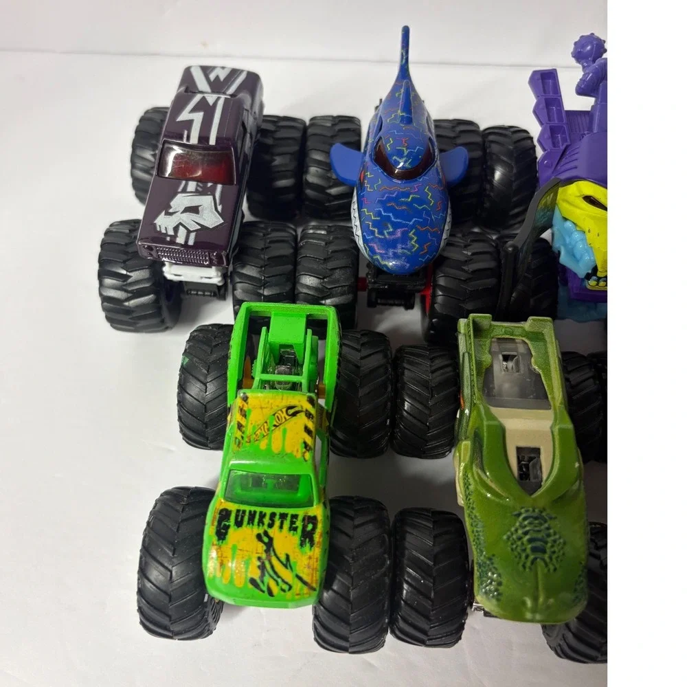 Hot Wheels Monster Jam Diecast Monster Trucks Batmobile Gunkster Mega-Wrex 1:64